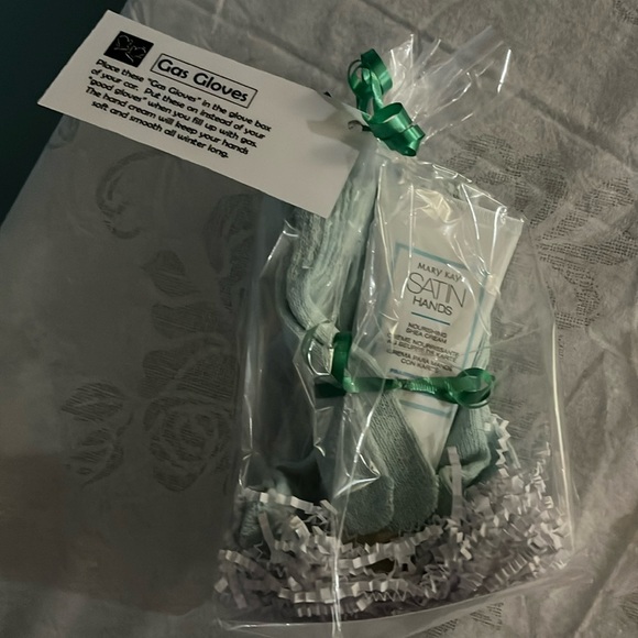 Hand Cream glove set 3oz size New - Picture 1 of 1